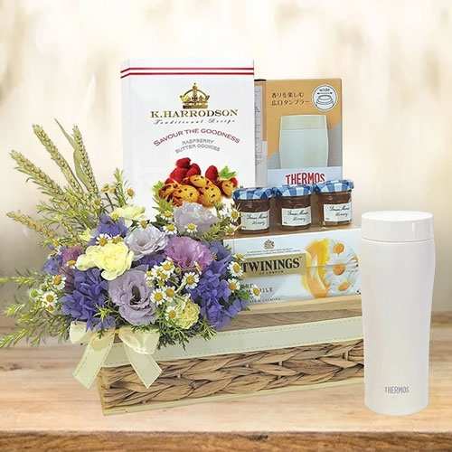 - Valentine’s Cozy Gift Hamper For Wife