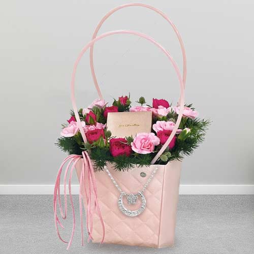 Women’s Day Flowers And Pendant Set Delivery