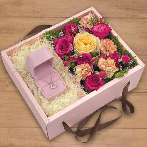 Crystal Pendant Gift Set With Floral Touch For Mom