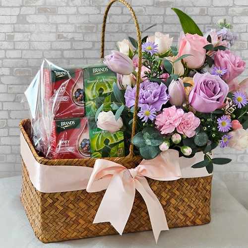 Wellness Flower Basket With Chicken & Berry Essence